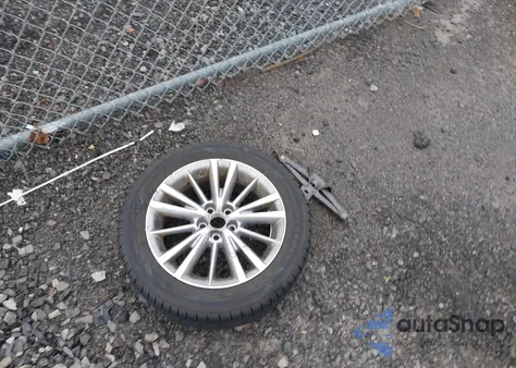 2014 Toyota Corolla Le Plus z USA, uszkodzony, nr VIN 2T1BURHE4EC210227